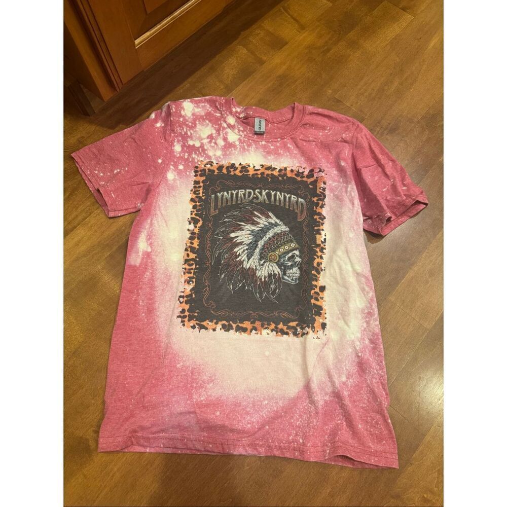 Never worn size small Leonard Skynyrd tie-dye T-shirt